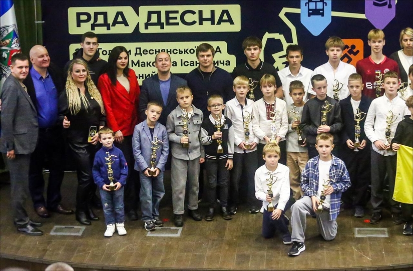 Сергій Щерба нагородив найкращих гравців та тренерів Деснянського району