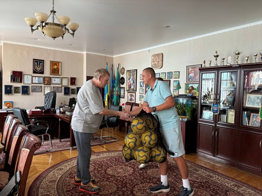 Підтримка школи №283: нові футбольні м’ячі для юних спортсменів