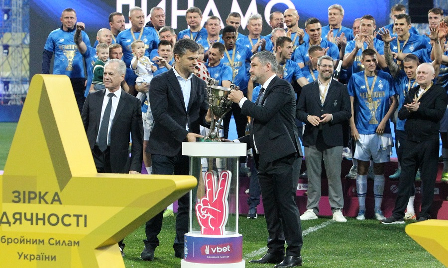 Вітаємо ФК «Динамо» Київ з Третьою зіркою на логотипі.
