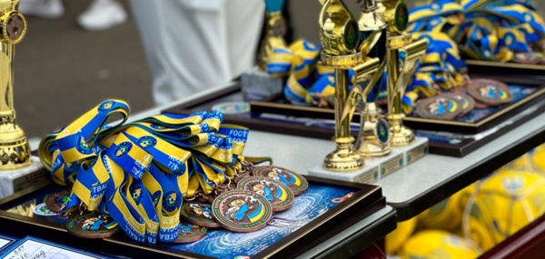 «Шкіряний м’яч» та Шкільна футбольна ліга